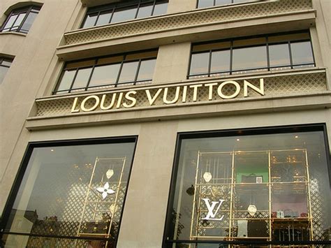 Louis Vuitton sta assumendo Team Manager in Milano 